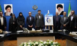 رونمایی از پوستر مراسم «روز ملی صنعت و معدن»