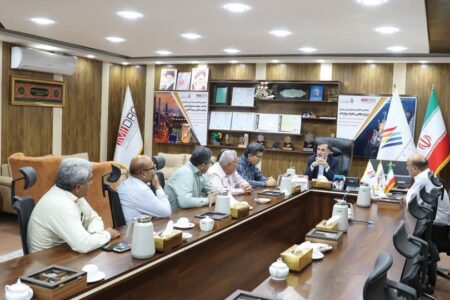 دیدار هئيت مديره تیم فوتبال شاهین شهر دشتی با مدیرعامل منطقه ویژه اقتصادی پارسیان