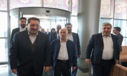 وزیر صمت وارد فرودگاه خلیج فارس شد