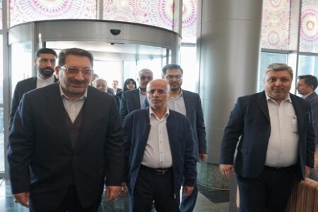 وزیر صمت وارد فرودگاه خلیج فارس شد