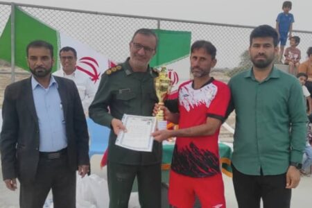 قهرمانی تیم فوتسال منطقه ویژه پارسیان در مسابقات چهارجانبه گرامیداشت هفته بسیج شهرستان پارسیان