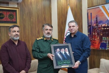 تقدیر فرمانده ناوتیپ412 ذوالفقار از مدیرعامل منطقه ویژه اقتصادی پارسیان